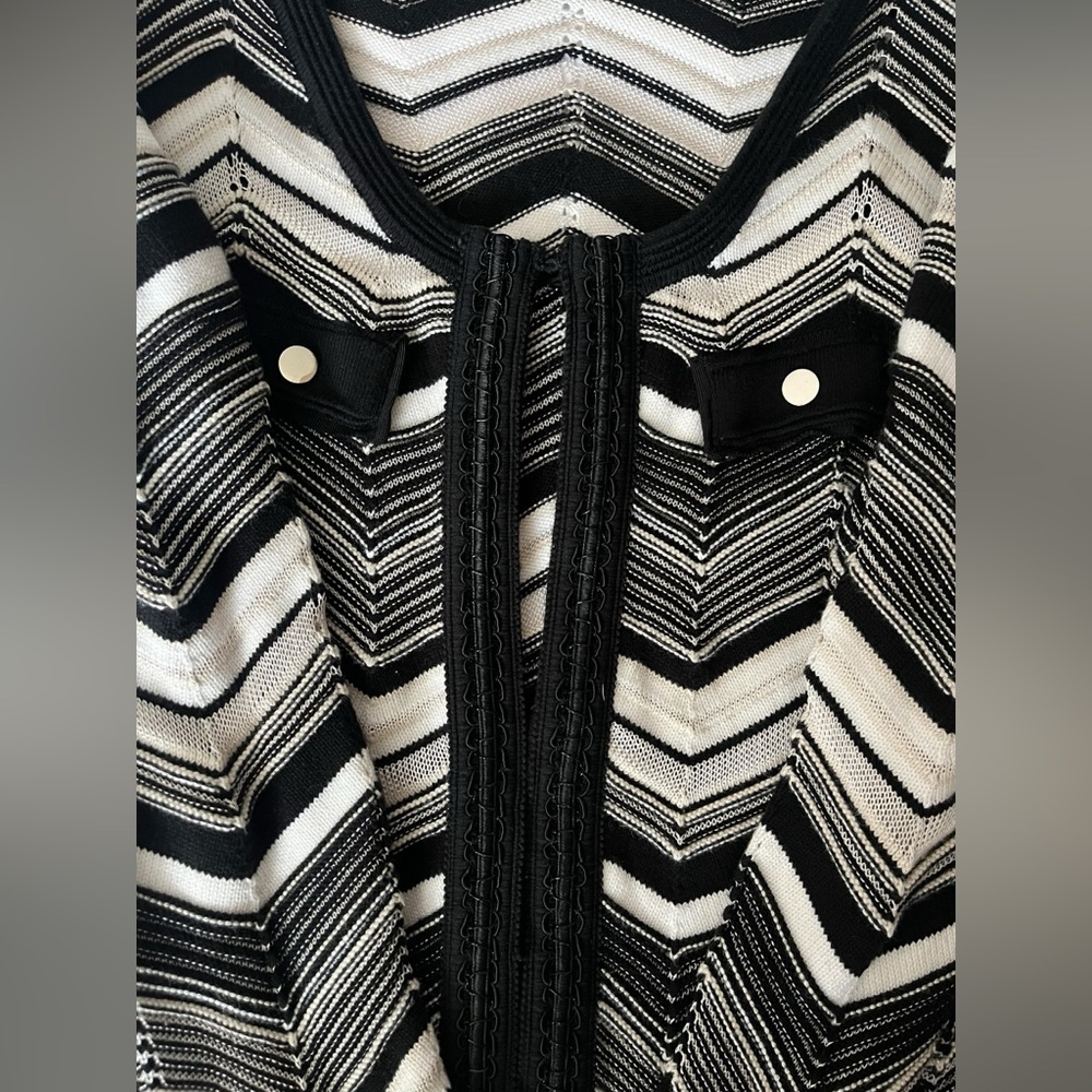 White House Black Market Chevron Cardigan - Picture 9 of 10